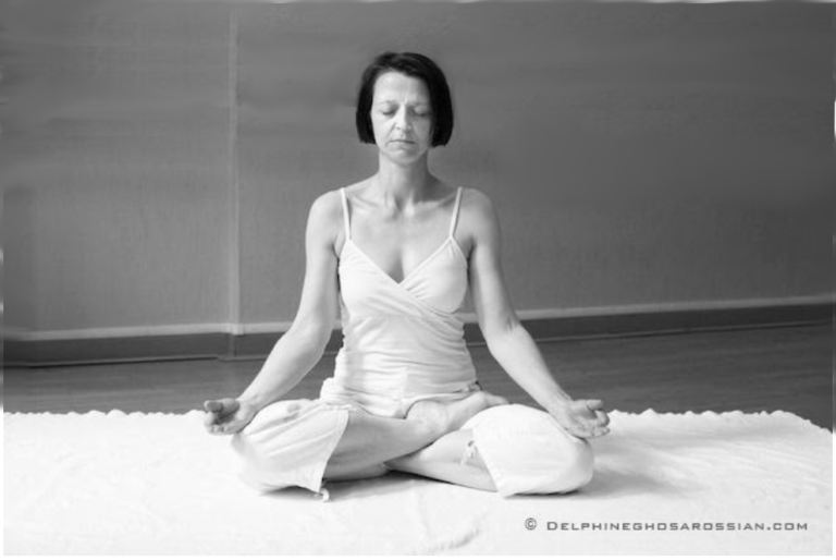 Position du lotus pour les respirations