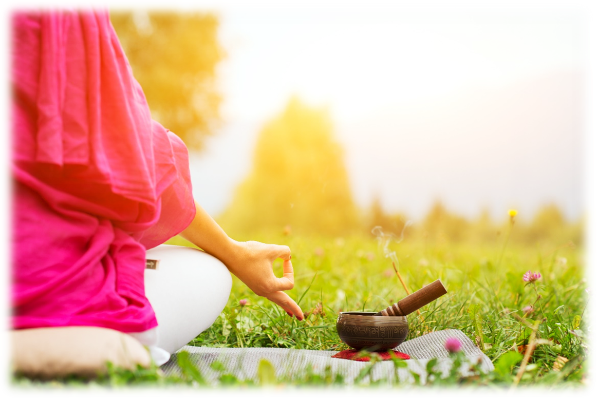 prière dans un champ avec un bol tibétain