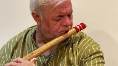 portrait de lav jouant de la flute