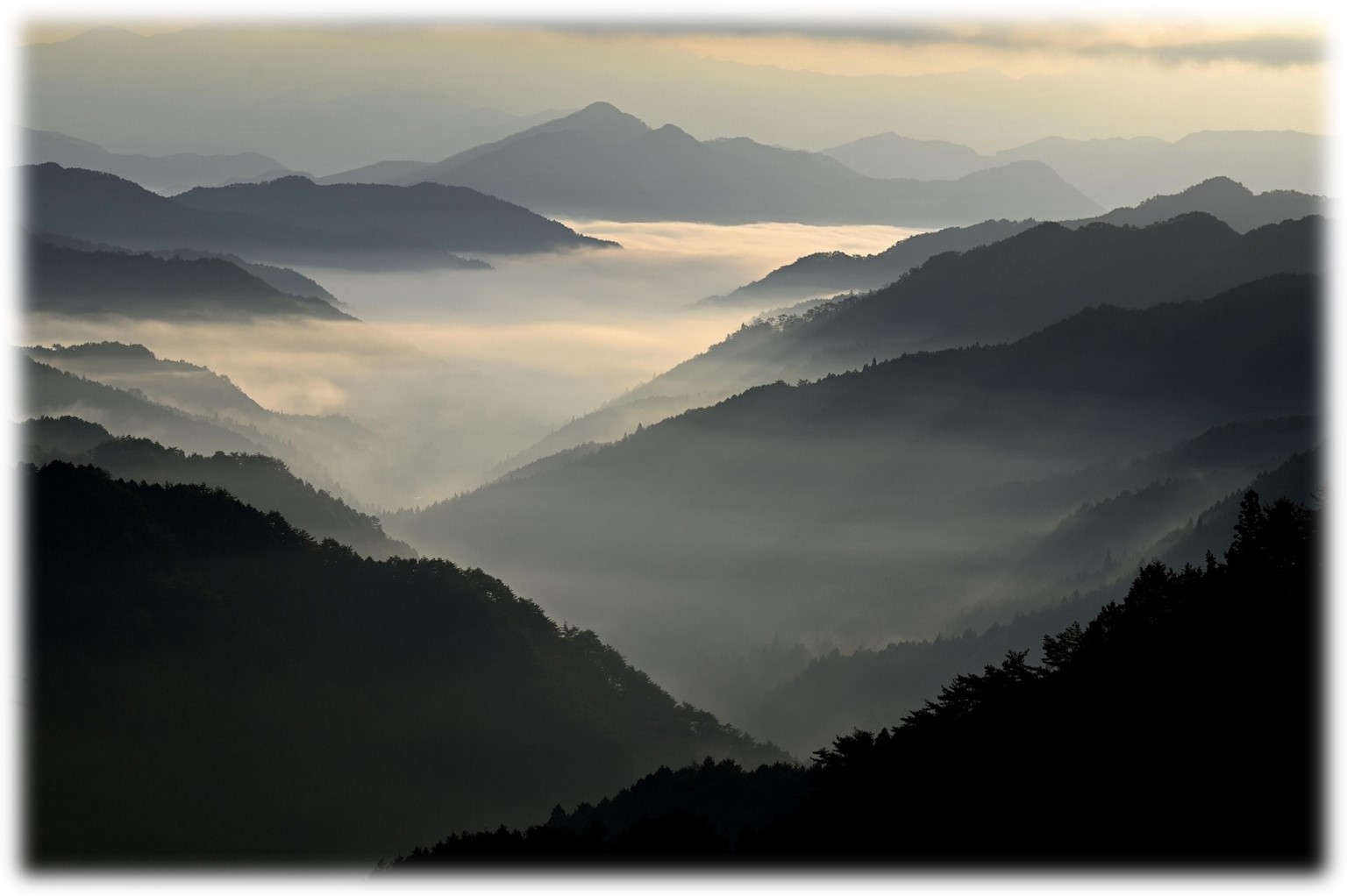 Montagnes sombres